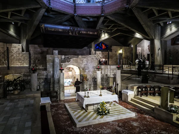 NAZARETH, ISRAEL July 8, 2015; inside the Basilica of the Annunc — Stock Photo, Image