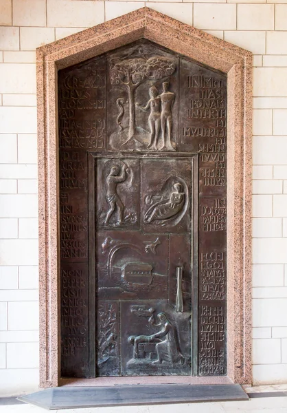 Porta della Basilica dell'Annunciazione a Nazareth — Foto Stock