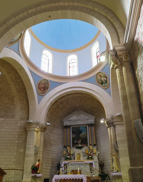 Autel dans l'église du premier miracle, Kefar Cana — Photo