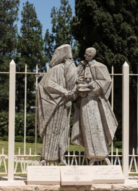 Nazareth, İsrail-Temmuz 08, 2015: heykeli Papa Paul VI ve Patri