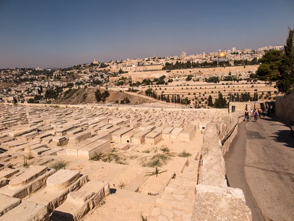 Vieilles tombes juives sur la montagne des oliviers à Jérusalem , — Photo