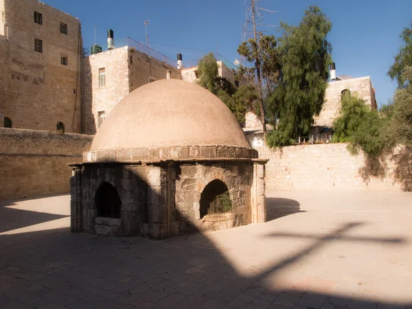 Edifícios antigos em uma parte copta do complexo da Basílica do Santo Sepulcro em Jerusalém, Israel , — Fotografia de Stock