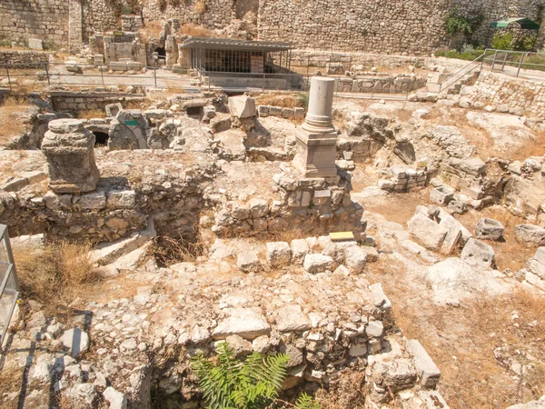 Antigua piscina de ruinas de Bethesda. Ciudad Vieja de Jerusalén —  Fotos de Stock