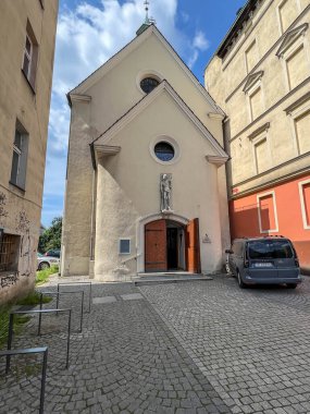 Opole, Polonya, 17 Haziran 2025: Opole, Polonya 'daki St. Sebastian Barok Kilisesi. 1698 'de salgının bitiminden sonra adak olarak inşa edildi..