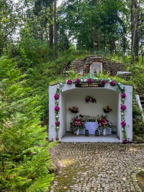 Wasosz Gorny, Polonya, 29 Temmuz 2025: Czestochowa yakınlarındaki Wasosz Gorny, Polonya 'daki Tutku-Marian Sığınağı. Kiliseler: 