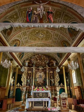 Truskolasy, Polonya, 29 Temmuz 2025, Truskolasy Leydimizin Sığınağı. Polonya 'daki en büyük tarla kuşu kilisesi (karaçam ağacından yapılmıştır)).