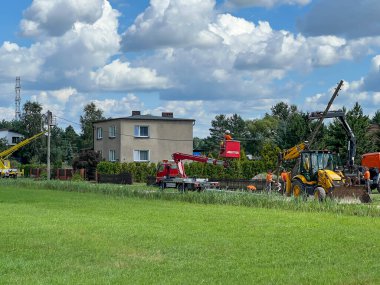 Kalety, Polonya, 28 Temmuz 2025: Polonya 'nın Kalety kentindeki elektrik hatlarının yenilenmesine yönelik hazırlıklar.