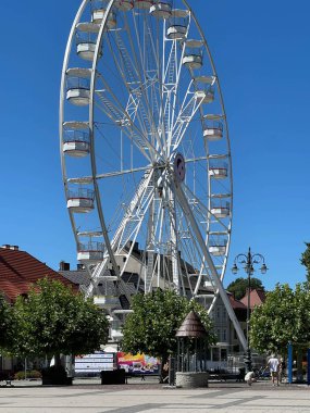 Pszczyna, Polonya 'daki Pazar Meydanı' nda dönme dolap..