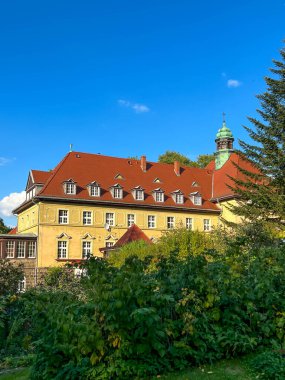 Fransisken Manastırı - Polonya 'nın Duszniki Zdroj kentindeki St. Francis ve St. Leonard Kilisesi.