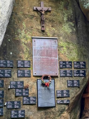 Adrspach, Çek Cumhuriyeti, 1 Eylül 2025: Çek Cumhuriyeti 'nde Rock Town. Kaya Şapeli