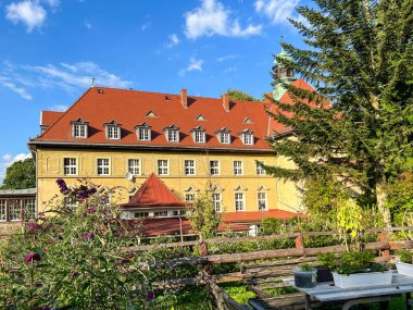 Fransisken Manastırı - Polonya 'nın Duszniki Zdroj kentindeki St. Francis ve St. Leonard Kilisesi.