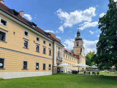 Rudy, Polonya, 24 Haziran 2025: Rudy Raciborskie, Polonya 'da Kilise Sonrası Manastır ve Saray Kompleksi.