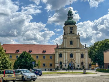 Rudy, Polonya, 24 Haziran 2025: Rudy Raciborskie, Polonya 'da Kilise Sonrası Manastır ve Saray Kompleksi.