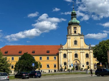 Rudy, Polonya, 24 Haziran 2025: Rudy Raciborskie, Polonya 'da Kilise Sonrası Manastır ve Saray Kompleksi.