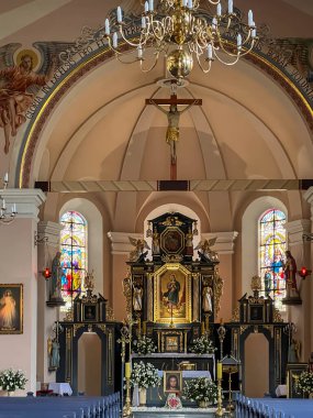 Raciborz, Polonya, 24 Haziran 2025: St. Kilisesi İçişleri Raciborz-Brzezie, Polonya 'da Havariler Matthew ve Matthias. Ana gövde.