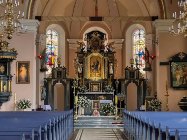 Raciborz, Polonya, 24 Haziran 2025: St. Kilisesi İçişleri Raciborz-Brzezie, Polonya 'da Havariler Matthew ve Matthias. Ana gövde.