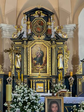 Raciborz, Polonya, 24 Haziran 2025: St. Kilisesi İçişleri Raciborz-Brzezie, Polonya 'da Havariler Matthew ve Matthias. Ana gövde.