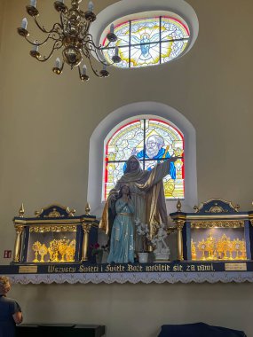 Raciborz, Polonya, 24 Haziran 2025: St. Kilisesi İçişleri Raciborz-Brzezie, Polonya 'da Havariler Matthew ve Matthias. Azizlerin kalıntıları ile davaları göster.