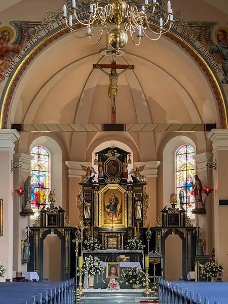 Raciborz, Polonya, 24 Haziran 2025: St. Kilisesi İçişleri Raciborz-Brzezie, Polonya 'da Havariler Matthew ve Matthias. Ana gövde.