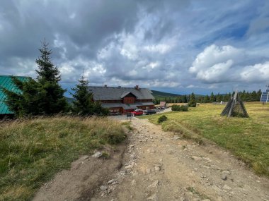 Zbigniew Fastnacht Dağı Sığınağı, Snieznik, Doğu Sudetes, Snieznik Massif (deniz seviyesinden 1218 metre yukarıda)).