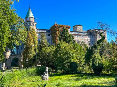 Szczytnik, Szczytna 'daki Szczytnik Ormanı Kaya Kalesi Polonya' daki Solowe Dağları.