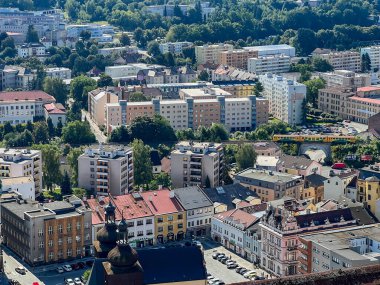 Çek Cumhuriyeti 'ndeki Nachod Kalesi' nin etrafındaki bölgenin görüntüsü.