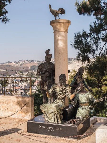 ERUSALEM, ISRAEL 13 juillet 2015. Monument Saint Pierre qui a renié Jésus trois fois contre le Mont des Oliviers — Photo