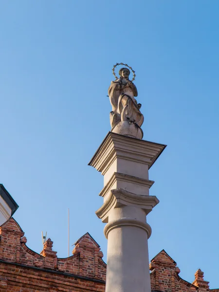 Standbeeld van Maagd Maria op de markt in Sandomierz — Stockfoto