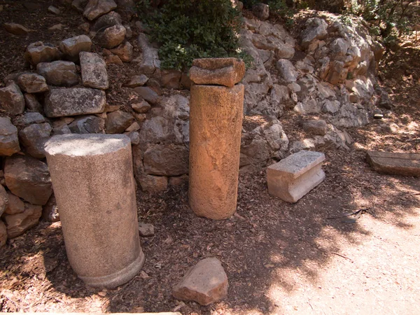 Architectural antiquities in natural reservation of Hermon river — Stock Photo, Image