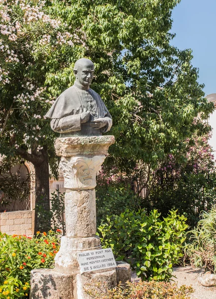 Un monumento, un busto del Papa Pablo VI en el Monte Tabor — Foto de Stock