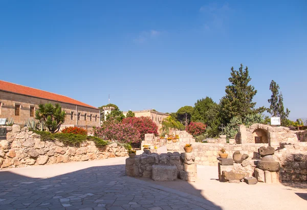 Os edifícios monásticos perto da igreja no Monte Tabor — Fotografia de Stock