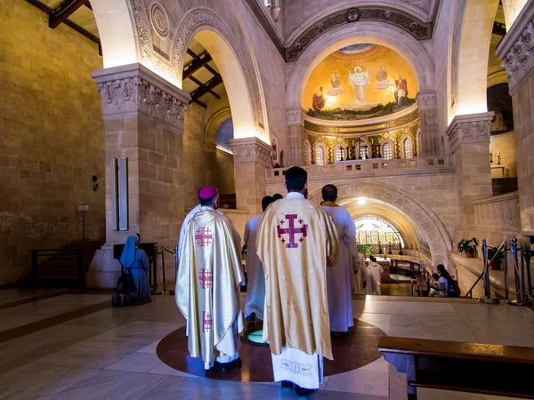 Berg Tabor, Israël, 10 juli 2015: binnen de kerk van de Tra — Stockfoto