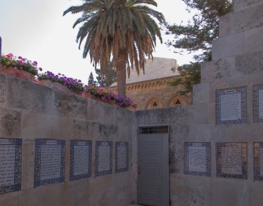 Jerusalem, İsrail - 13 Temmuz 2015: Pater Noster praye metin
