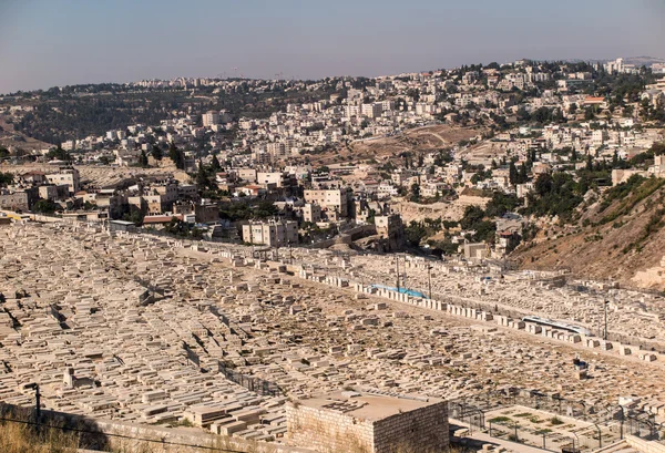 Antiguas tumbas judías en el monte de las aceitunas en Jerusalén , — Foto de Stock