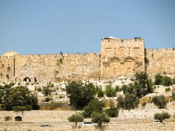 Golden Gate na stronie wschodniej wzgórza Świątynnego z Jerusale — Zdjęcie stockowe