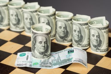 Rublesi ve dolar satranç tahtasının - portre
