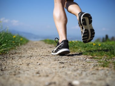 ülkedeki kadın jogger bacaklar
