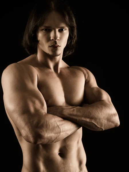Muscular young man with arms crossed — Stock Photo, Image