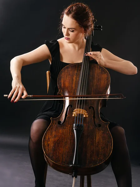Beautiful cellist — Stock Photo, Image