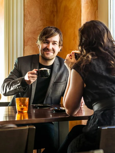 Couple sitting in a coffee shop — Stock Photo, Image