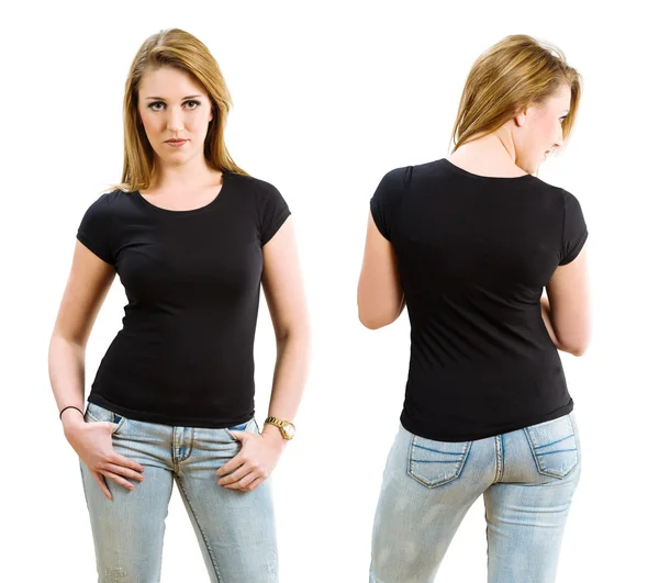 Blonde Frau trägt leeres schwarzes Hemd — Stockfoto