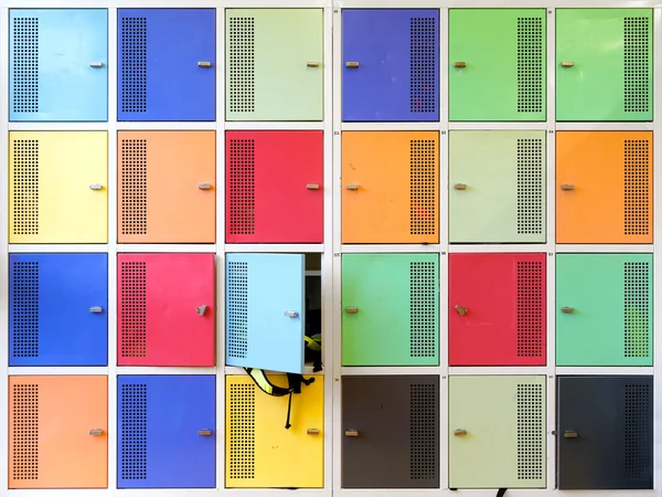 Colorful school lockers — Stockfoto