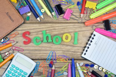 Ahşap masa okul word ve office araçları