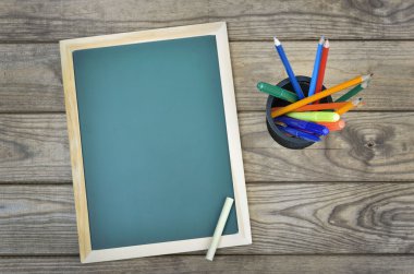 Okul yönetimi ahşap tablo