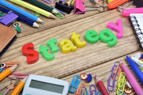 Strategi för word och office verktyg på träbord — Stockfoto