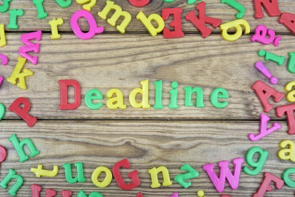 Deadline on wooden table — Stock Photo, Image