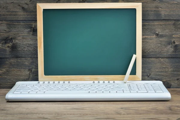 Tavola scuola su tavolo di legno — Foto Stock