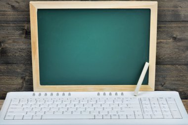 Okul yönetimi ahşap tablo