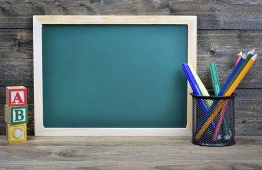 Okul yönetimi ahşap tablo