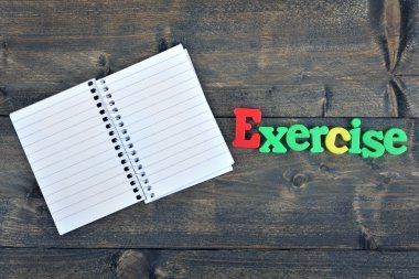 Ahşap masa üzerinde egzersiz